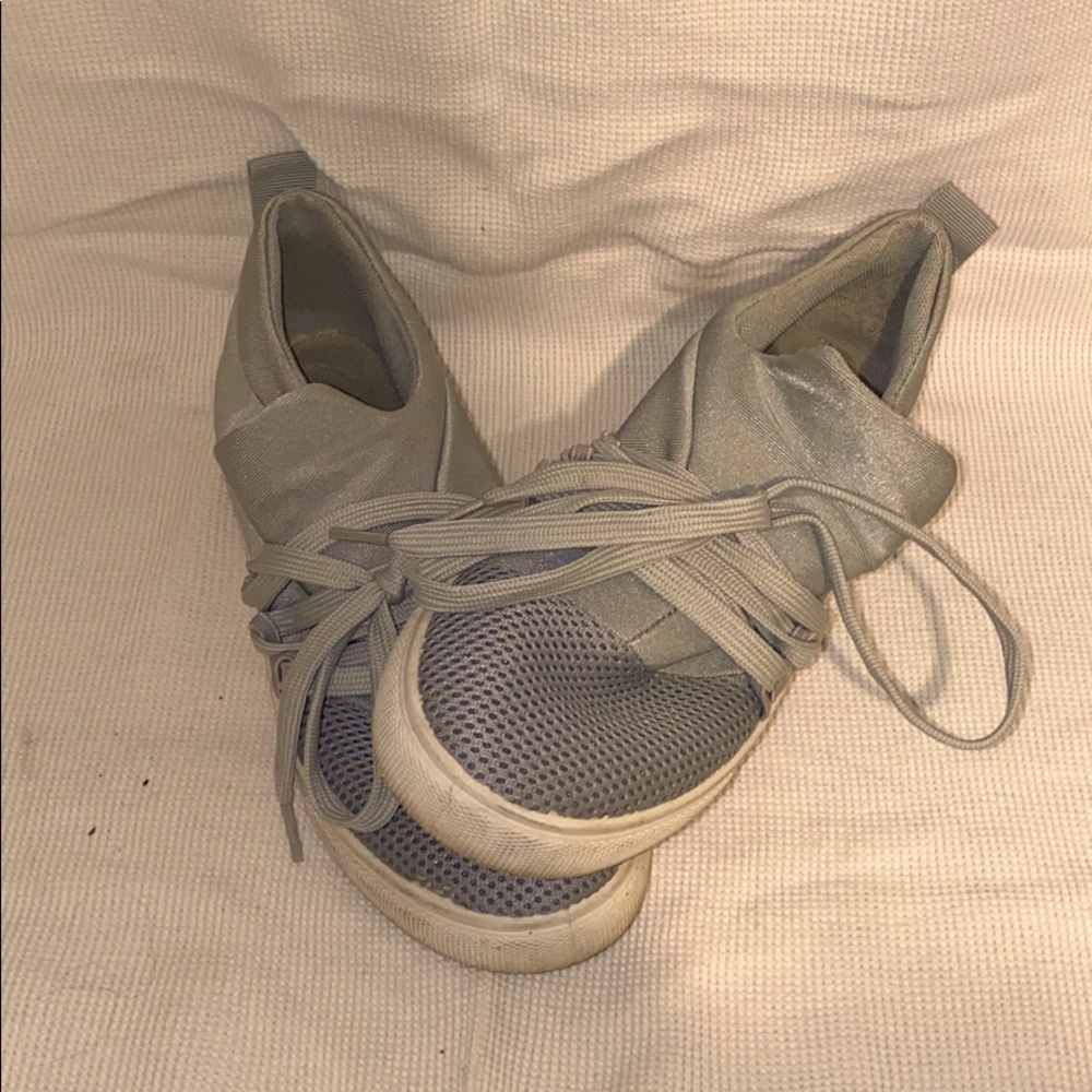 Pierre dumas tennis shoes